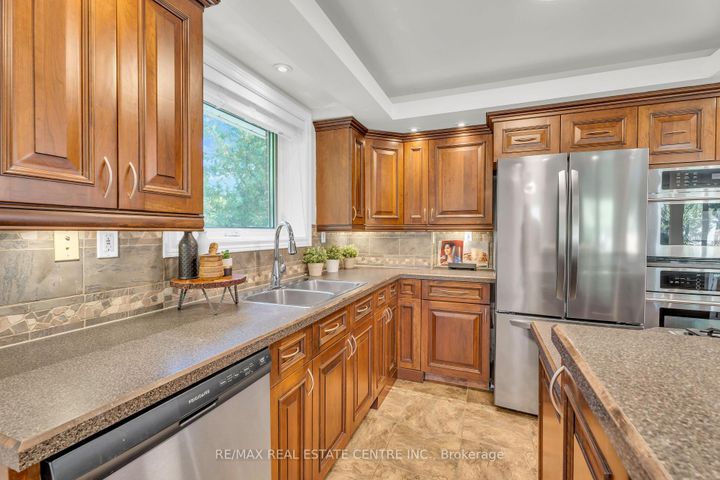 Photo 13 at 3 Stockman Crescent, Georgetown, Halton Hills
