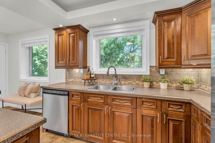 Photo 16 at 3 Stockman Crescent, Georgetown, Halton Hills