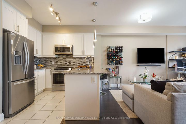 Photo 3 at 306 - 272 Georgian Drive, RO River Oaks, Oakville