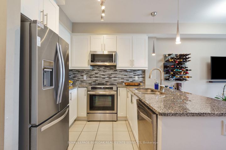 Photo 5 at 306 - 272 Georgian Drive, RO River Oaks, Oakville