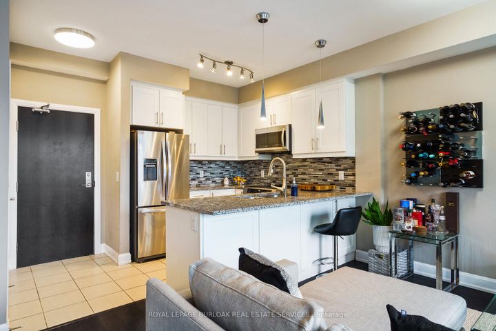 Photo 8 at 306 - 272 Georgian Drive, RO River Oaks, Oakville