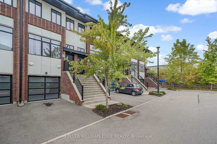 Photo 2 at 19 Mulhollard Lane, Ancaster, Hamilton