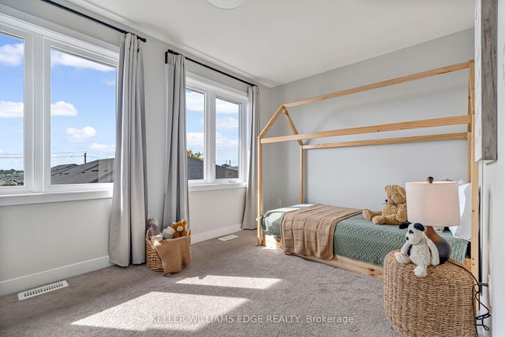 Photo 28 at 19 Mulhollard Lane, Ancaster, Hamilton