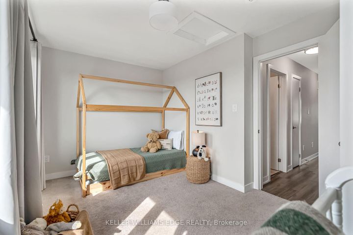 Photo 30 at 19 Mulhollard Lane, Ancaster, Hamilton