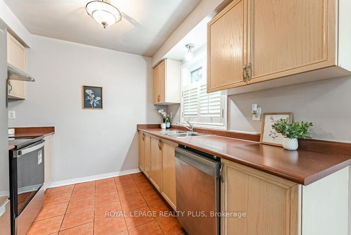Photo 11 at 69 - 6830 Meadowvale Town Centre, Meadowvale, Mississauga