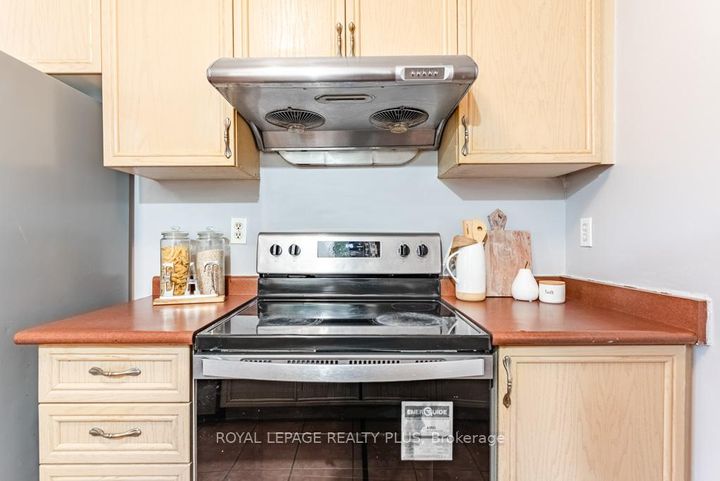 Photo 12 at 69 - 6830 Meadowvale Town Centre, Meadowvale, Mississauga