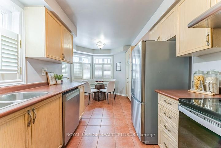Photo 14 at 69 - 6830 Meadowvale Town Centre, Meadowvale, Mississauga