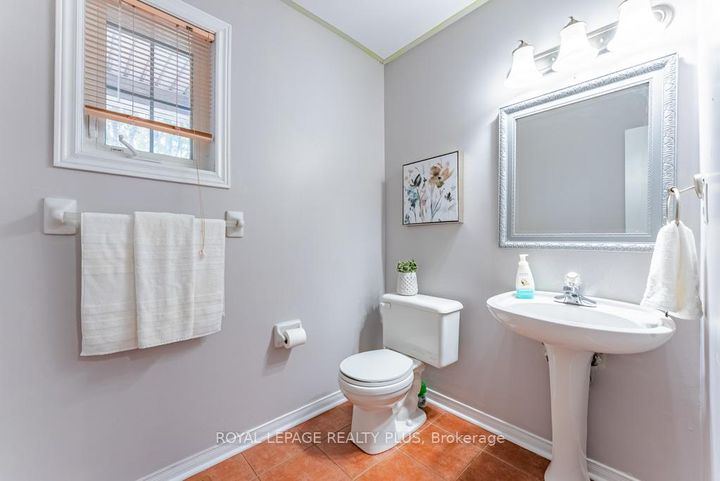 Photo 16 at 69 - 6830 Meadowvale Town Centre, Meadowvale, Mississauga
