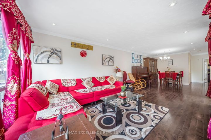 Photo 4 at 43 Porchester Drive, Woburn, Toronto