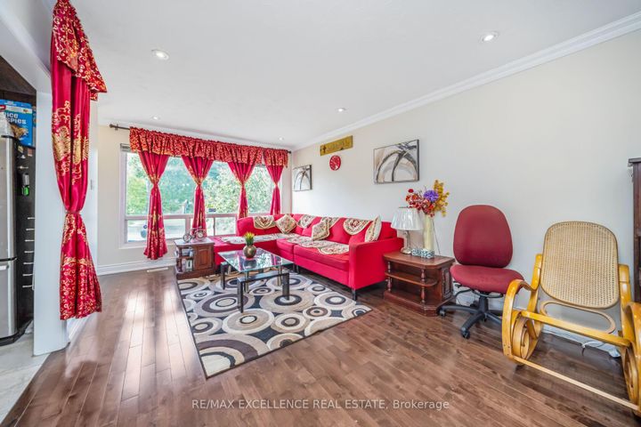 Photo 5 at 43 Porchester Drive, Woburn, Toronto