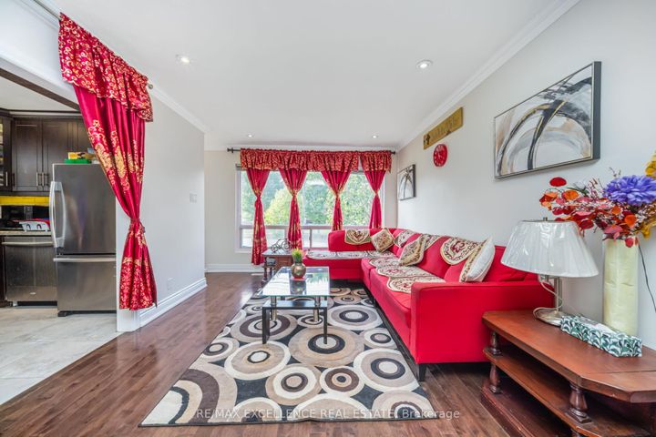 Photo 6 at 43 Porchester Drive, Woburn, Toronto