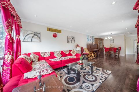 Photo 4 at 43 Porchester Drive, Woburn, Toronto