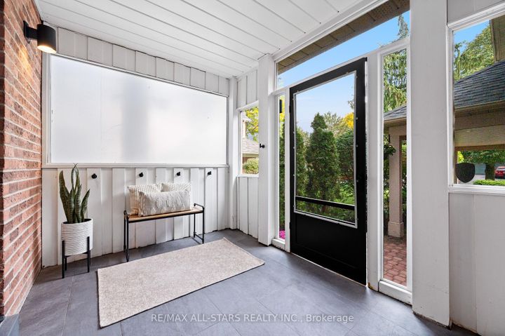 Photo 3 at 45 Rosemead Close, Unionville, Markham