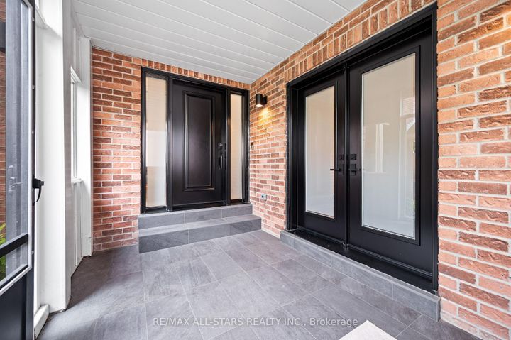 Photo 4 at 45 Rosemead Close, Unionville, Markham
