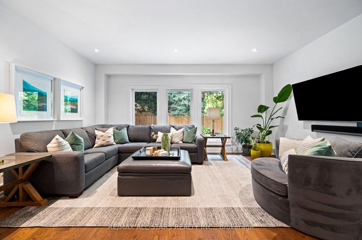 Photo 9 at 45 Rosemead Close, Unionville, Markham