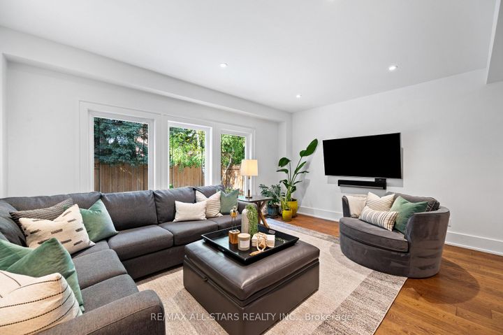 Photo 10 at 45 Rosemead Close, Unionville, Markham