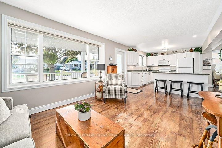 Photo 5 at 483 Nipigon Street, McLaughlin, Oshawa