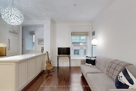 Photo 11 at 323 - 22 Leader Lane, Yonge Corridor, Toronto