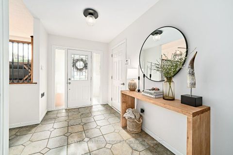 Photo 2 at 25 Eileen Drive, Allandale Heights, Barrie