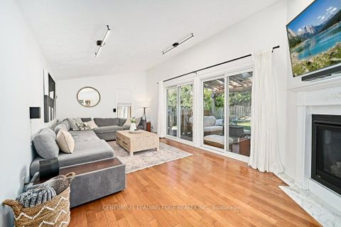 Photo 5 at 25 Eileen Drive, Allandale Heights, Barrie