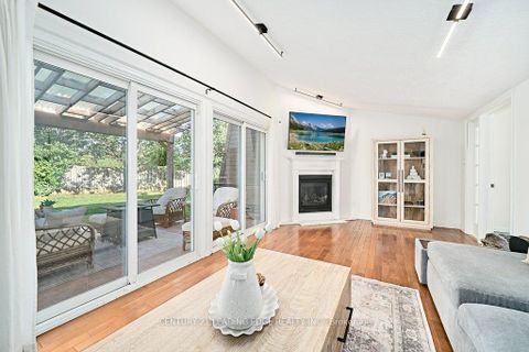 Photo 8 at 25 Eileen Drive, Allandale Heights, Barrie