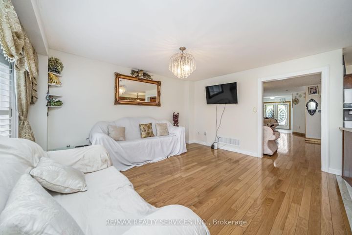Photo 11 at 12 Roadmaster Lane, Fletcher's Meadow, Brampton