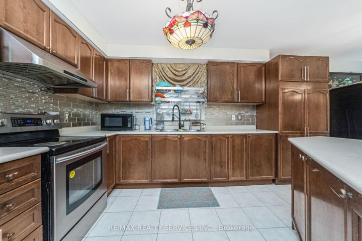 Photo 12 at 12 Roadmaster Lane, Fletcher's Meadow, Brampton
