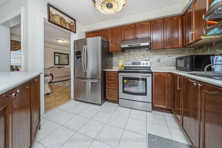 Photo 14 at 12 Roadmaster Lane, Fletcher's Meadow, Brampton