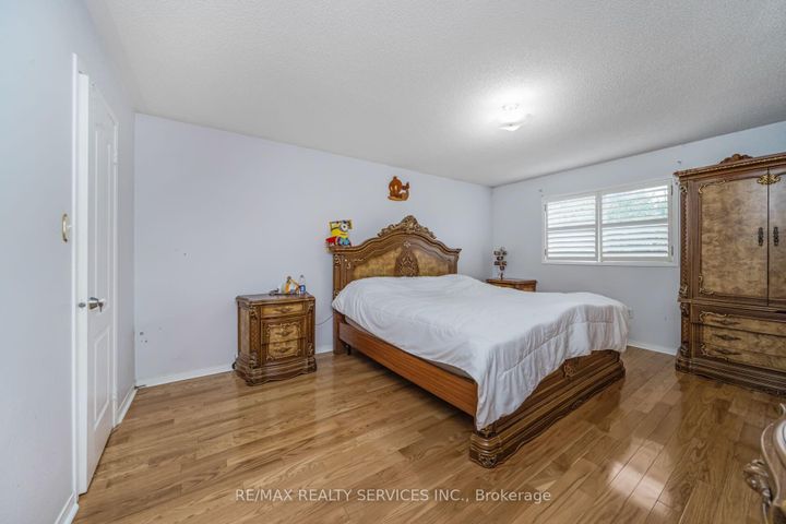 Photo 17 at 12 Roadmaster Lane, Fletcher's Meadow, Brampton
