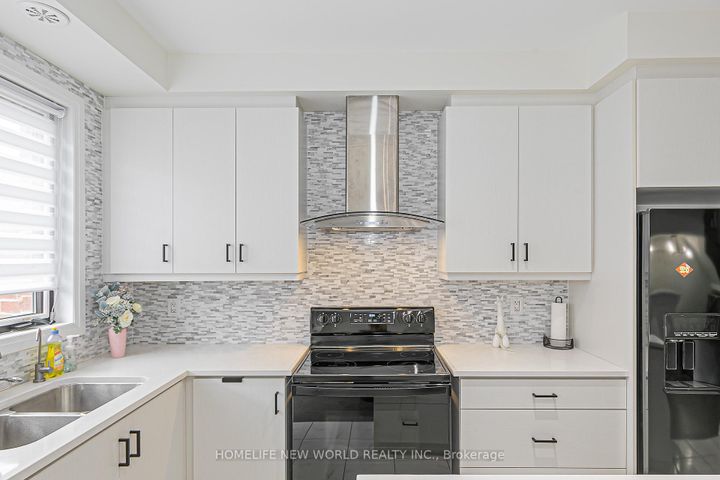 Photo 12 at 85 Casely Avenue, Rural Richmond Hill, Richmond Hill