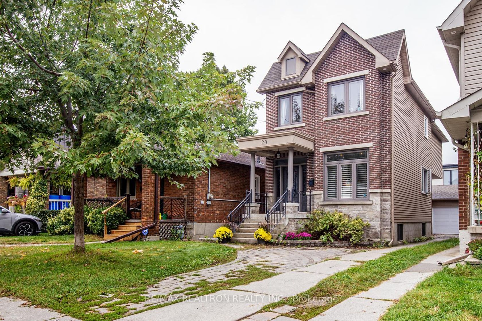 20 Westbrook Avenue, Lumsden, Toronto 2