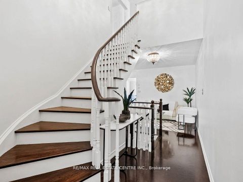 Photo 3 at 27 Martell Gate, Bayview Northeast, Aurora