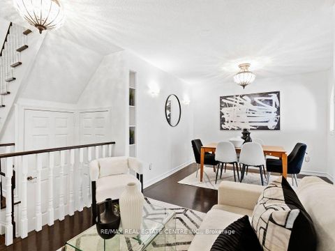 Photo 5 at 27 Martell Gate, Bayview Northeast, Aurora