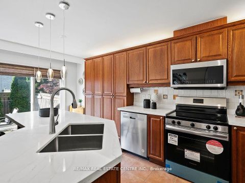 Photo 8 at 27 Martell Gate, Bayview Northeast, Aurora