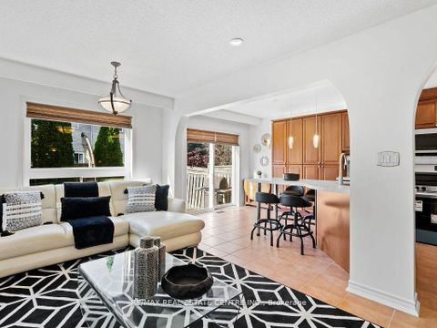 Photo 13 at 27 Martell Gate, Bayview Northeast, Aurora