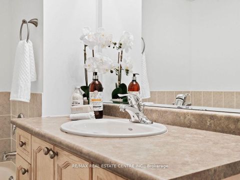 Photo 21 at 27 Martell Gate, Bayview Northeast, Aurora