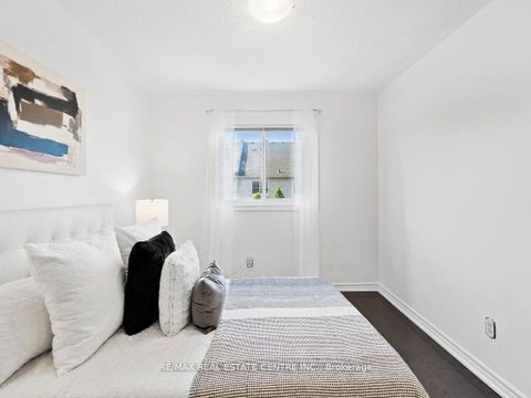 Photo 26 at 27 Martell Gate, Bayview Northeast, Aurora
