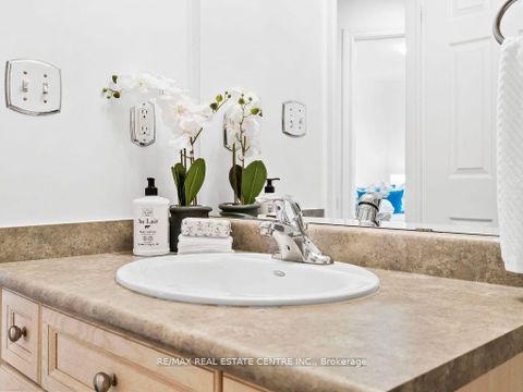 Photo 31 at 27 Martell Gate, Bayview Northeast, Aurora
