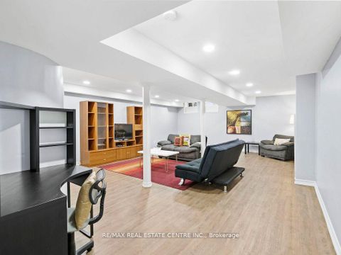 Photo 34 at 27 Martell Gate, Bayview Northeast, Aurora