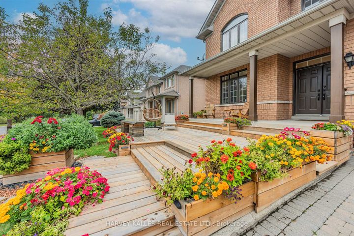 Photo 1 at 94 Sutcliffe Crescent, Cachet, Markham
