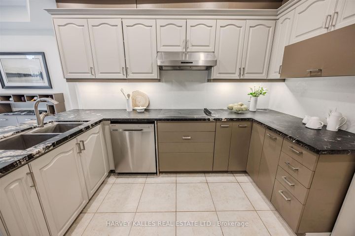Photo 15 at 94 Sutcliffe Crescent, Cachet, Markham