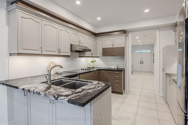 Photo 16 at 94 Sutcliffe Crescent, Cachet, Markham