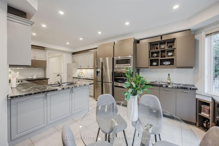 Photo 22 at 94 Sutcliffe Crescent, Cachet, Markham