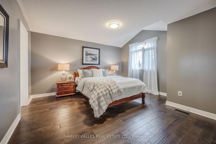 Photo 36 at 94 Sutcliffe Crescent, Cachet, Markham