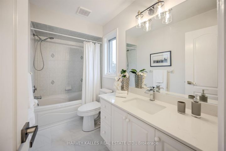 Photo 38 at 94 Sutcliffe Crescent, Cachet, Markham