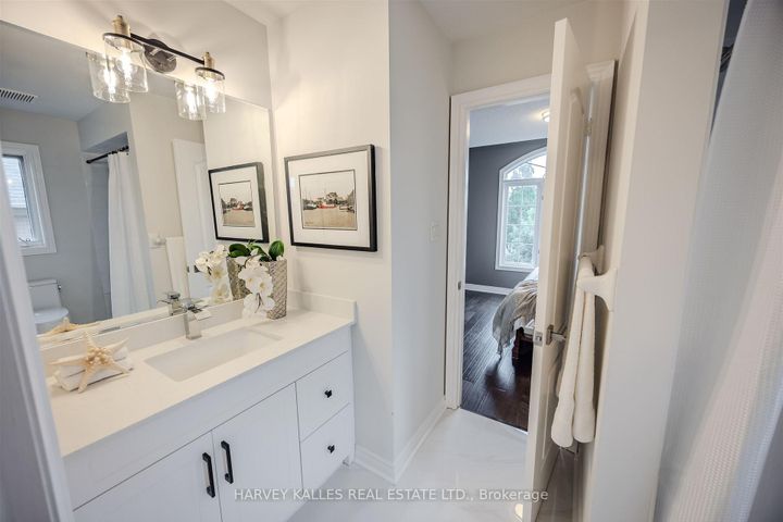 Photo 41 at 94 Sutcliffe Crescent, Cachet, Markham