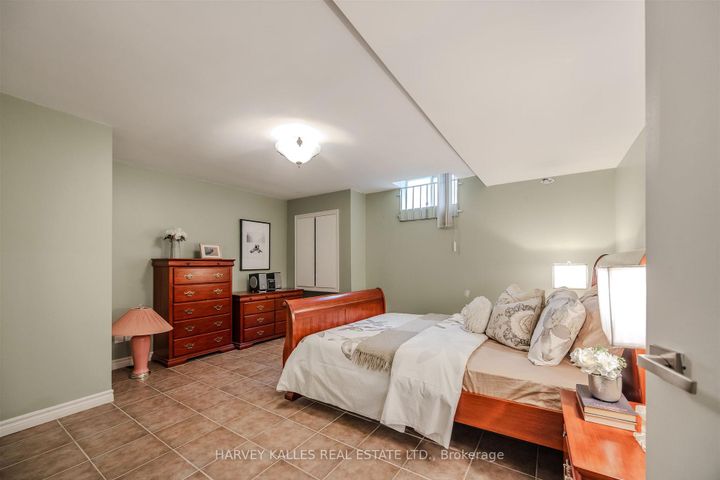 Photo 46 at 94 Sutcliffe Crescent, Cachet, Markham