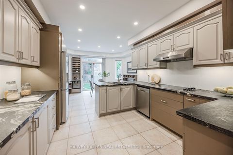 Photo 13 at 94 Sutcliffe Crescent, Cachet, Markham