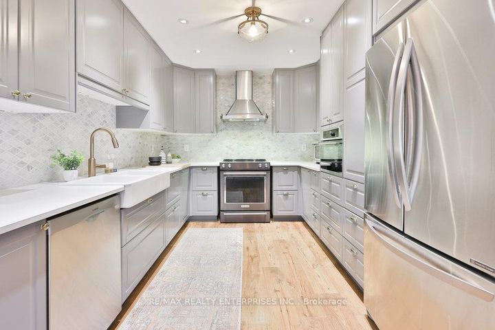 Photo 10 at 431 Naomi Crescent, Fairview, Mississauga