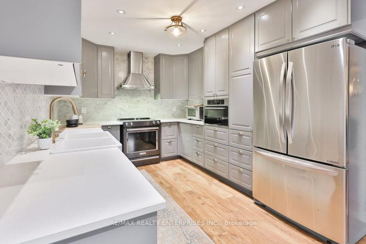 Photo 11 at 431 Naomi Crescent, Fairview, Mississauga